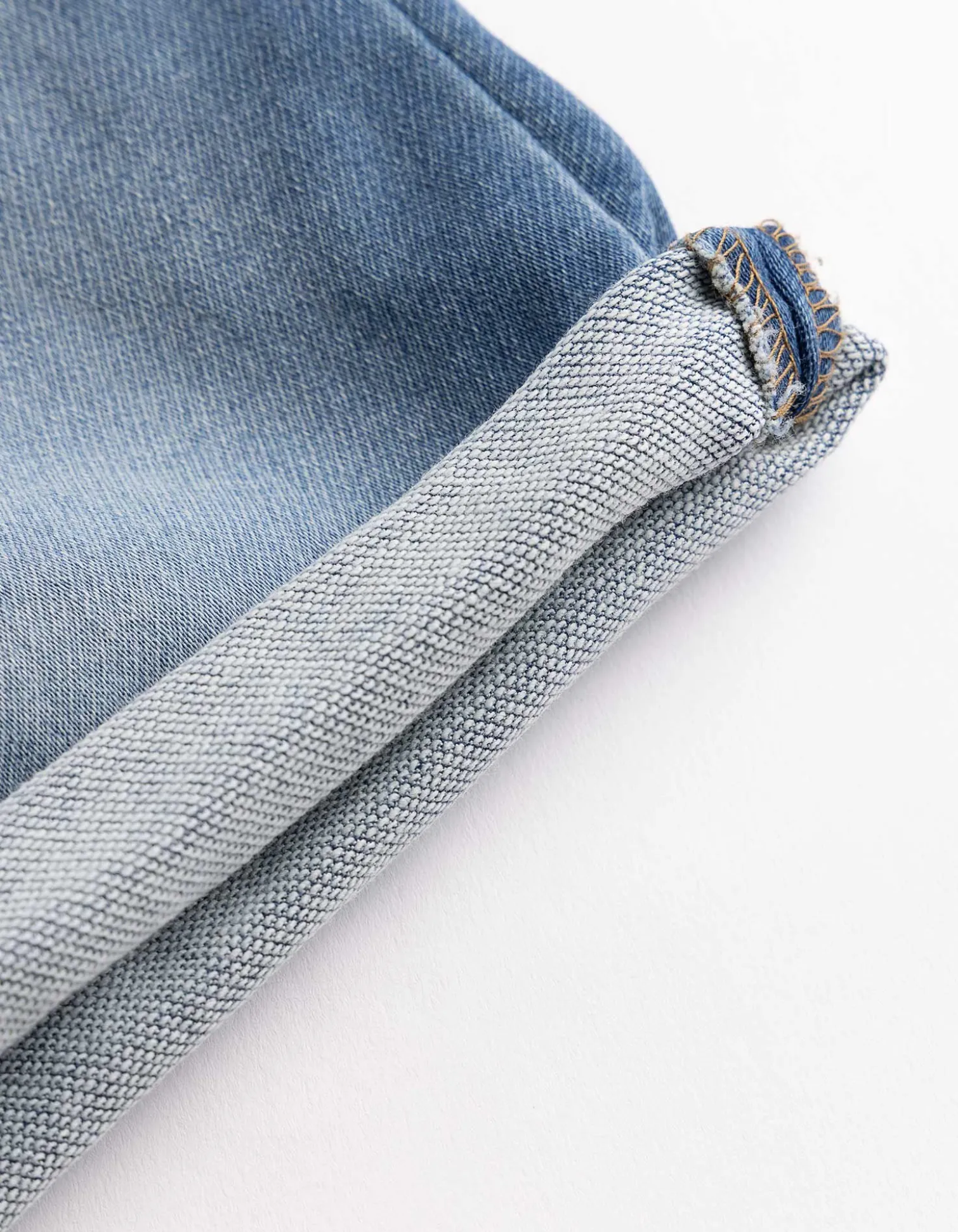 Jeansshorts - Regulierbarer Saum - hellblau