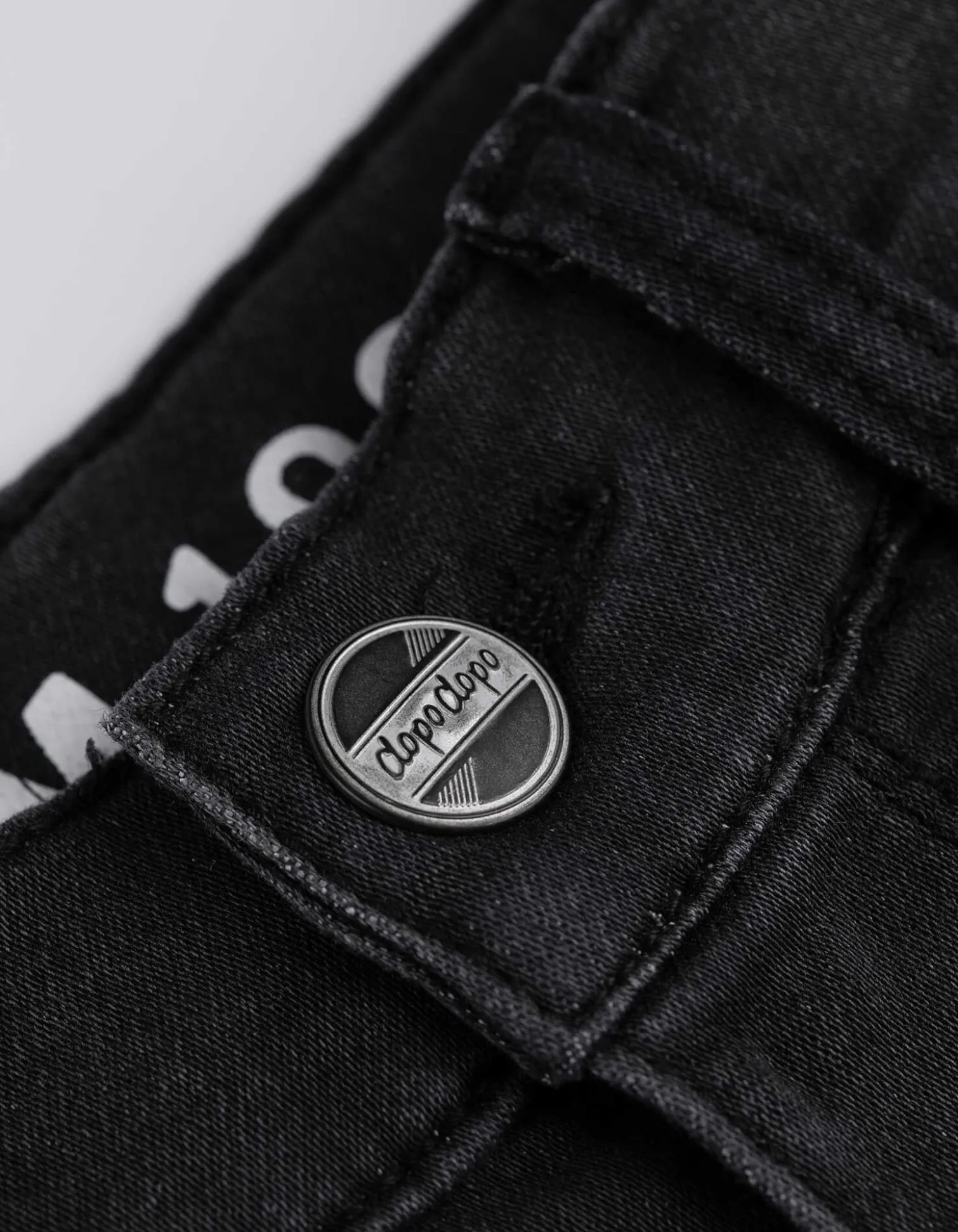 Jeansshorts - Regulierbarer Saum - schwarz