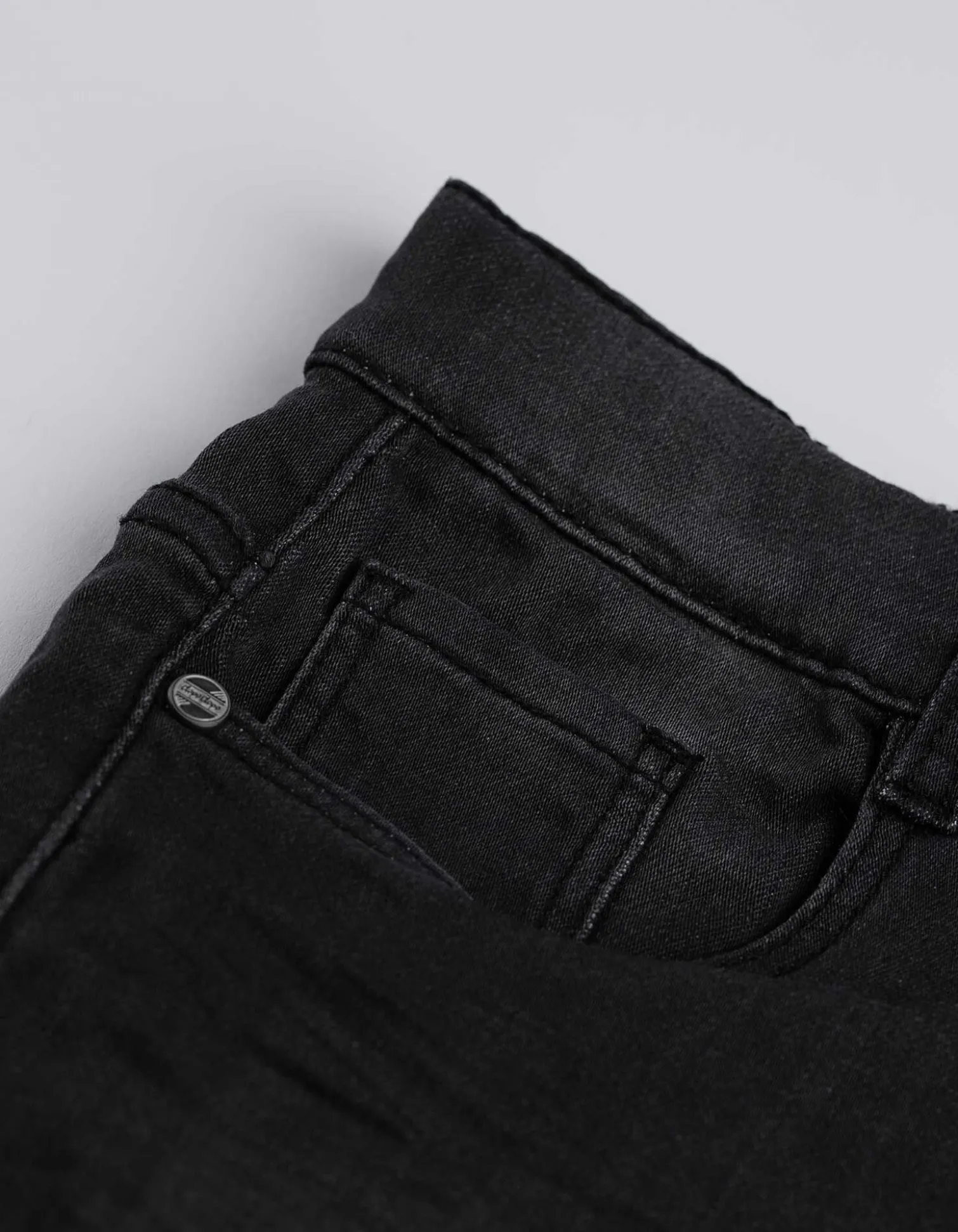 Jeansshorts - Regulierbarer Saum - schwarz