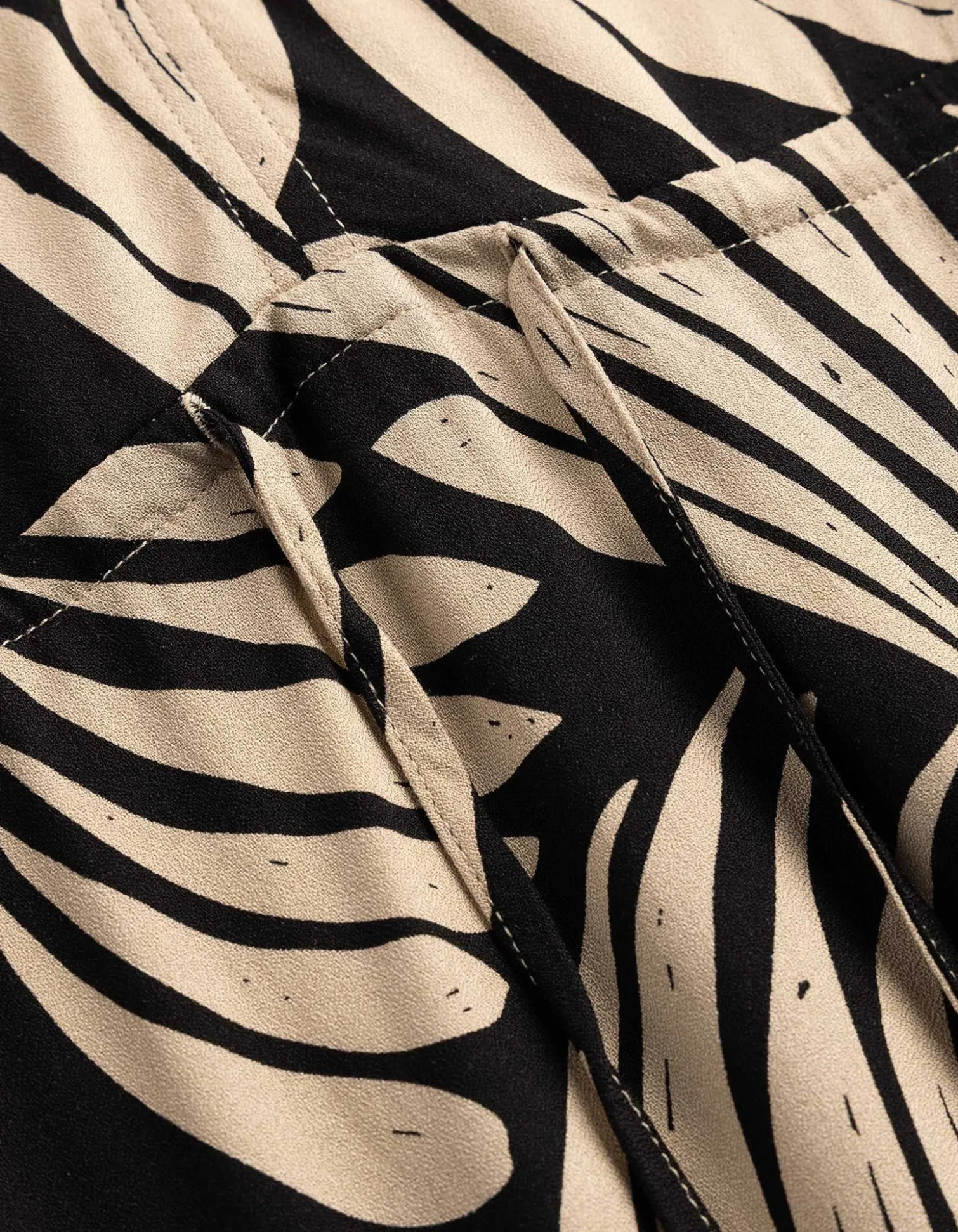 Kleid - Allover-Print - schwarz