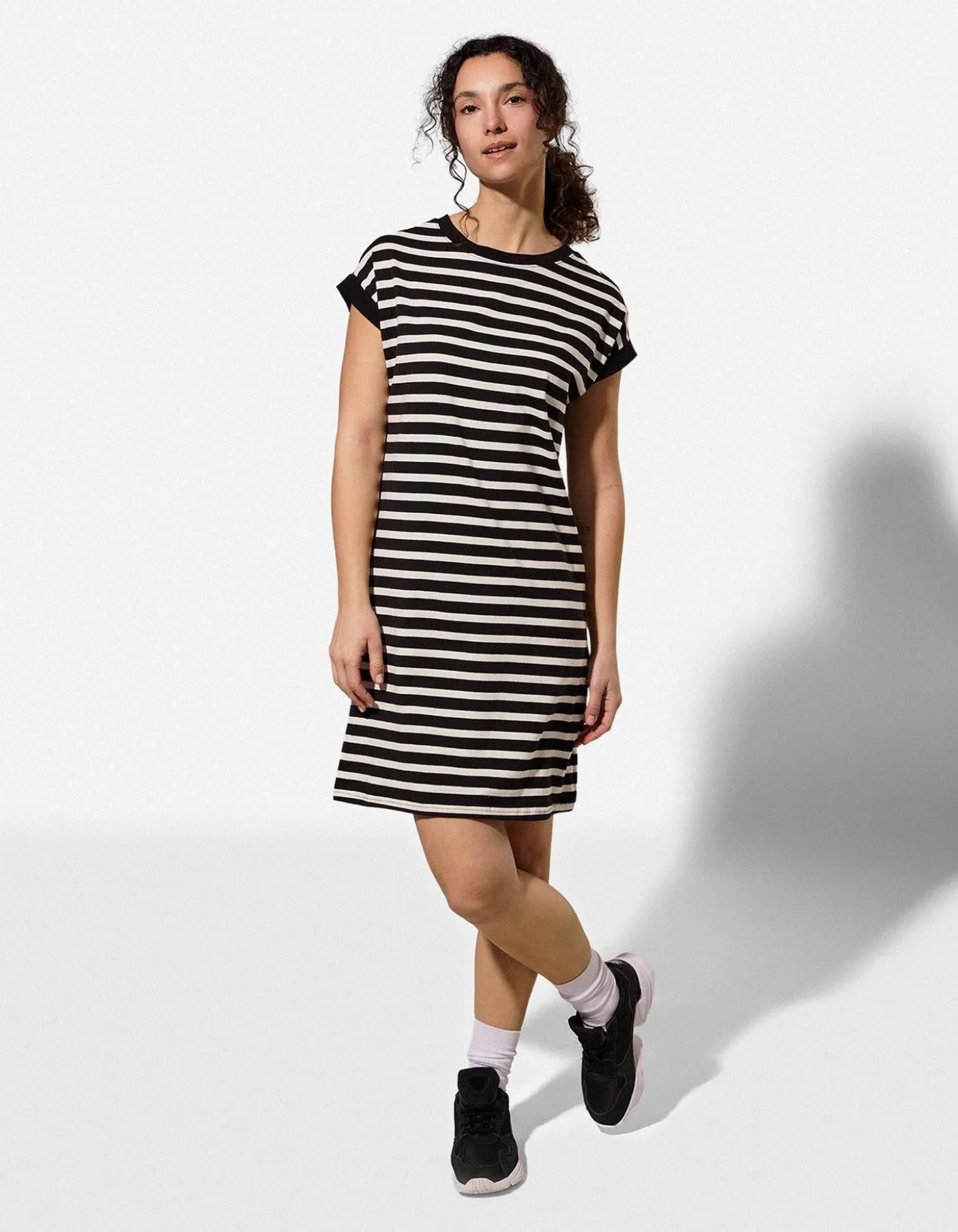 Kleid - gerade geschnitten - schwarz