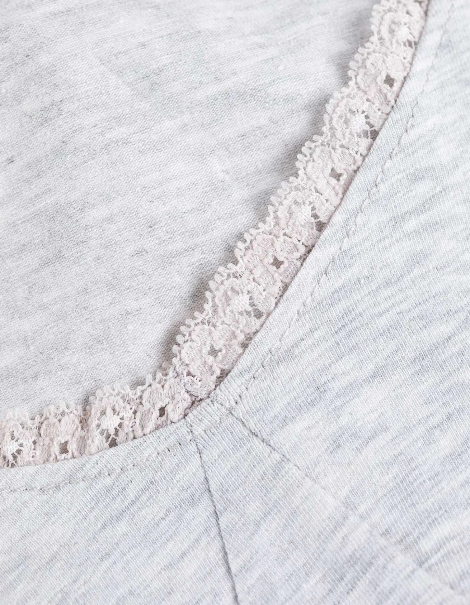 Langarmshirt - Spitzenbesatz - grau