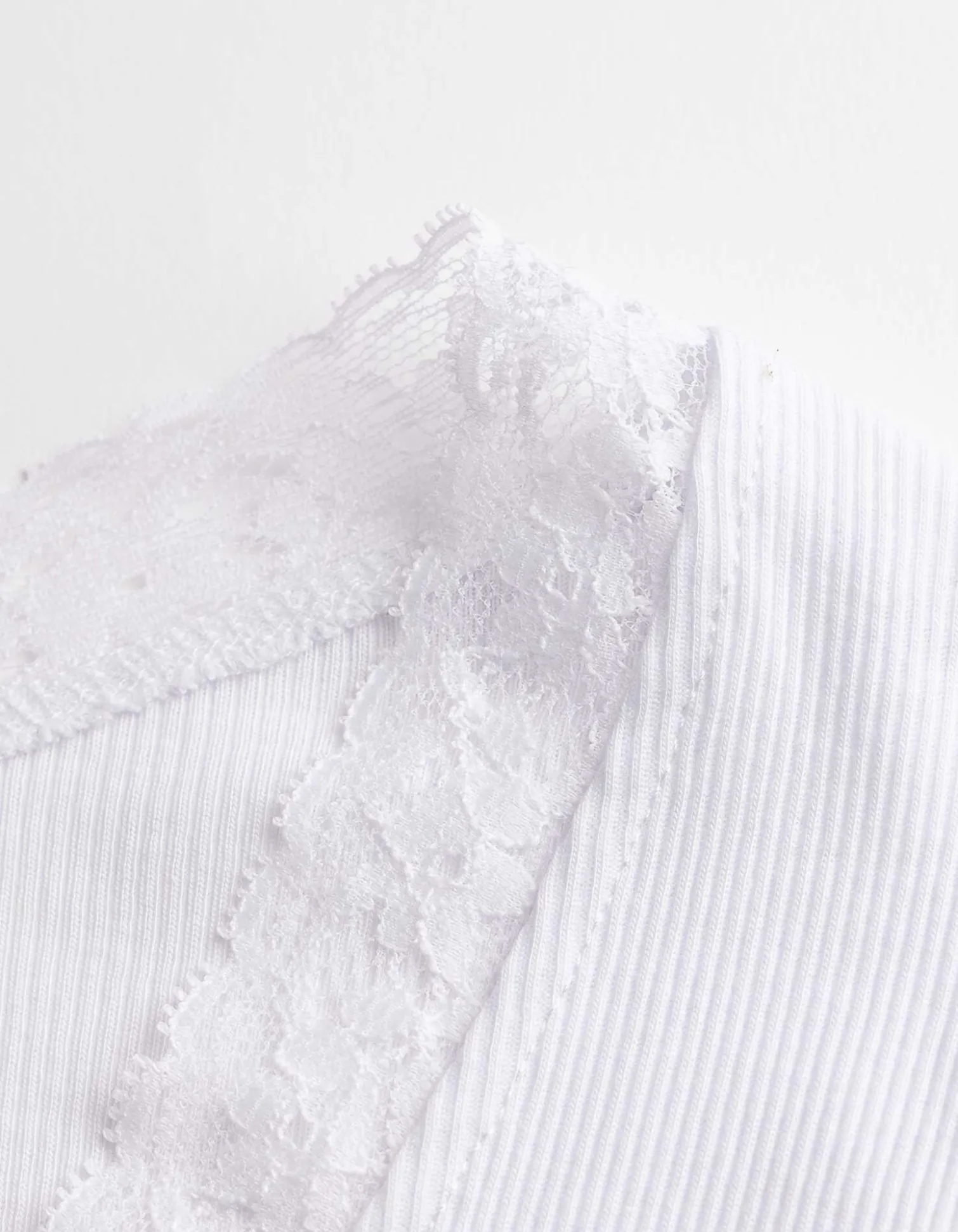 Langarmshirt - Spitzenbesatz - weiß