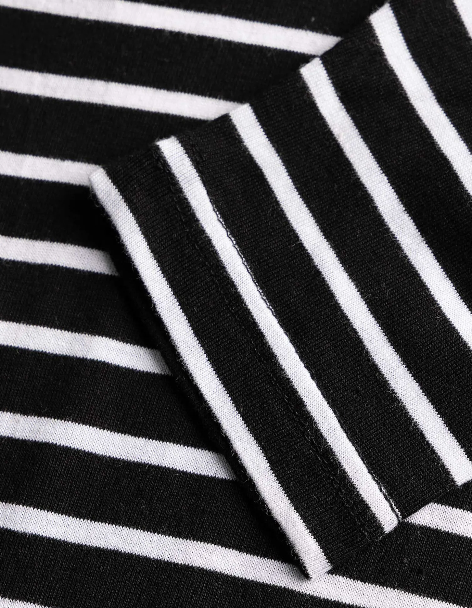 Langarmshirt - Zierknöpfe - schwarz