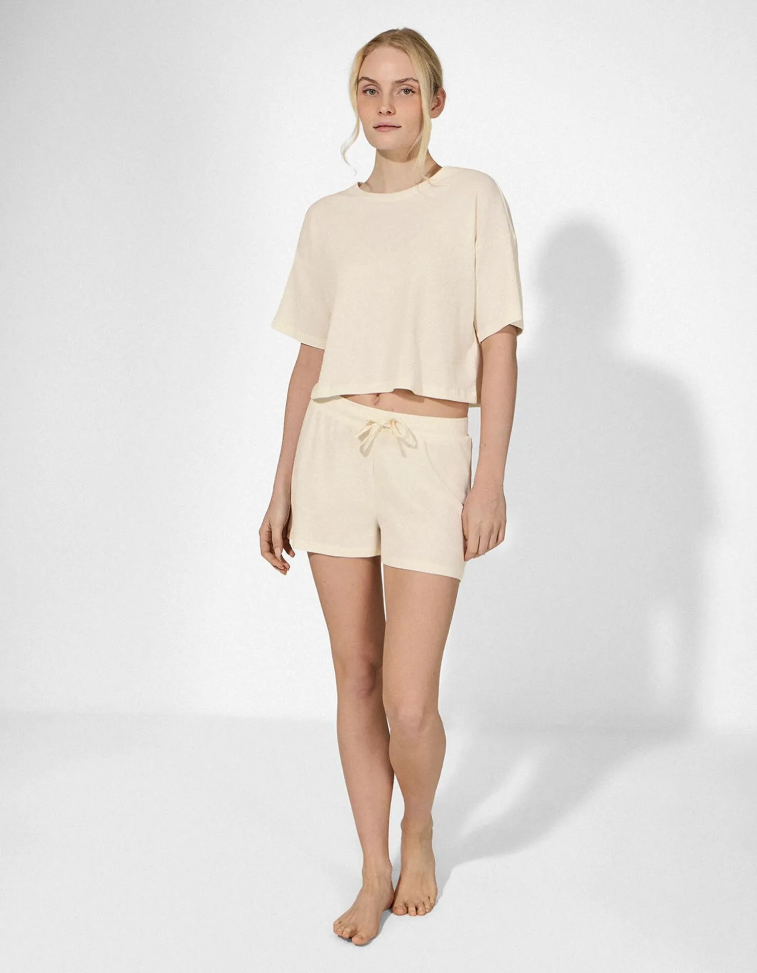 Pyjama Set aus Shirt und Shorts - Waffelstruktur - weiß