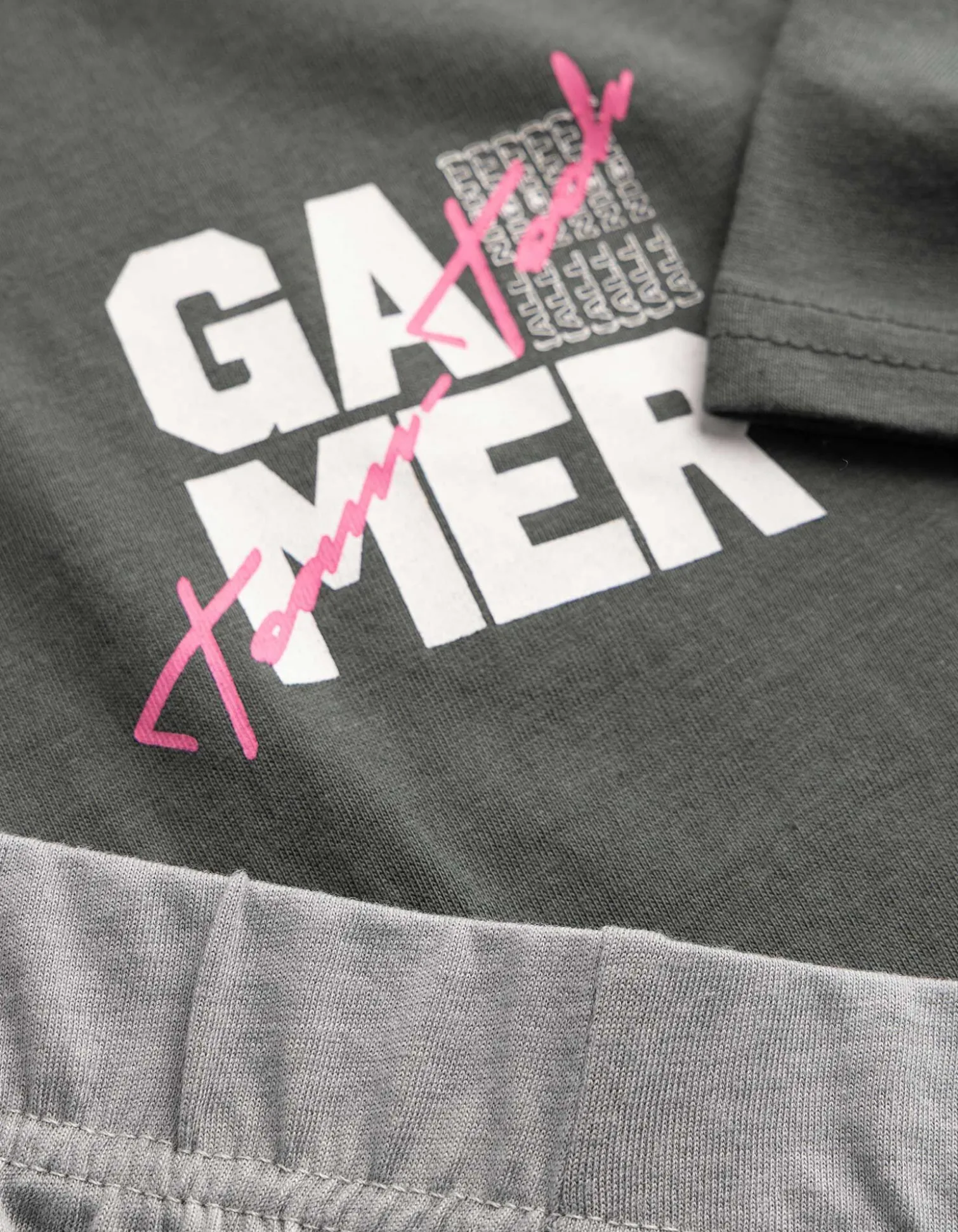 Pyjama Set aus Shirt und Shorts - Mustermix - Bunt