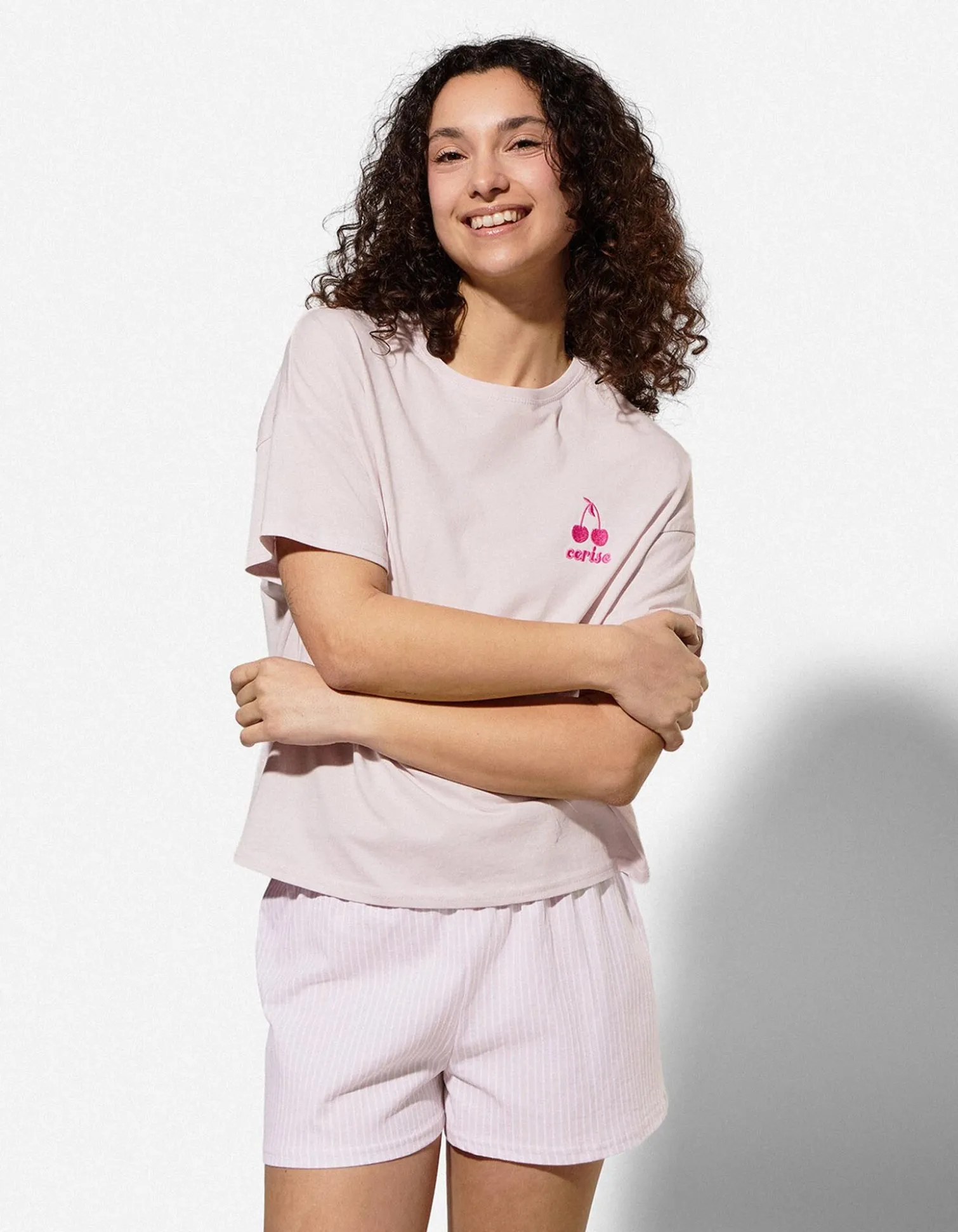 Pyjama Set aus Shirt und Shorts - Mustermix - Pink