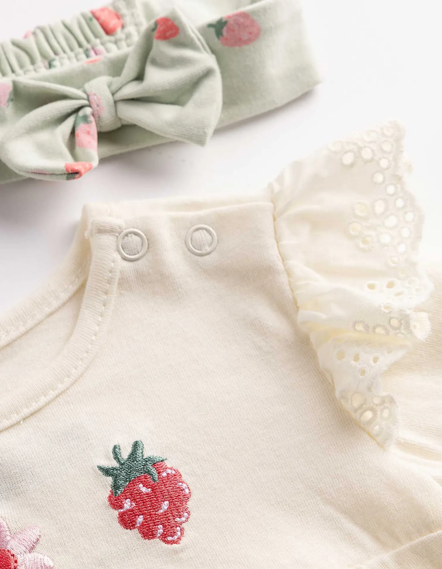 Set aus Langarmshirt und Leggings - Stickereien - weiß