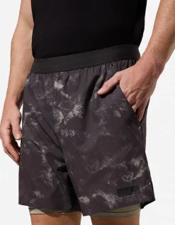 Shorts - Allover-Print - schwarz