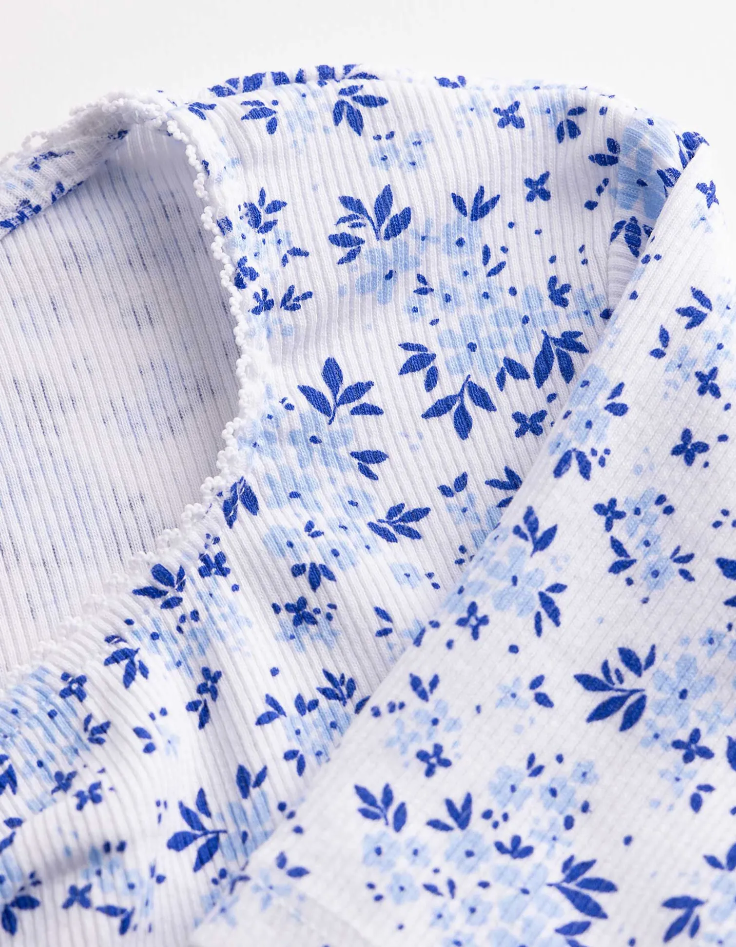 T-Shirt - Herz-Ausschnitt - weiß