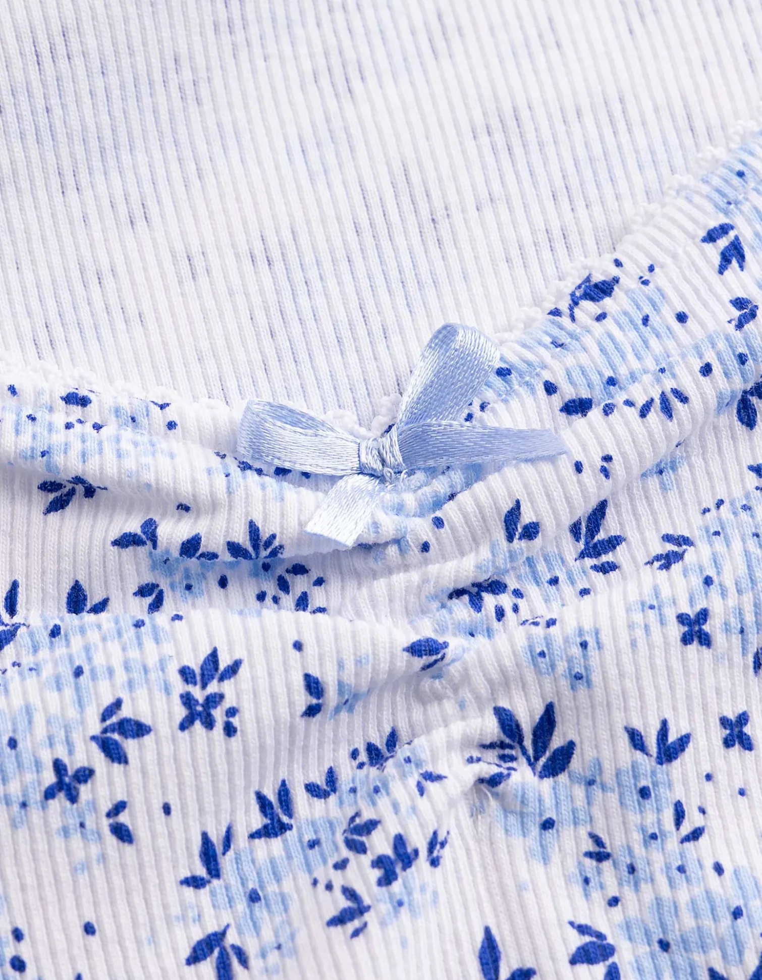 T-Shirt - Herz-Ausschnitt - weiß