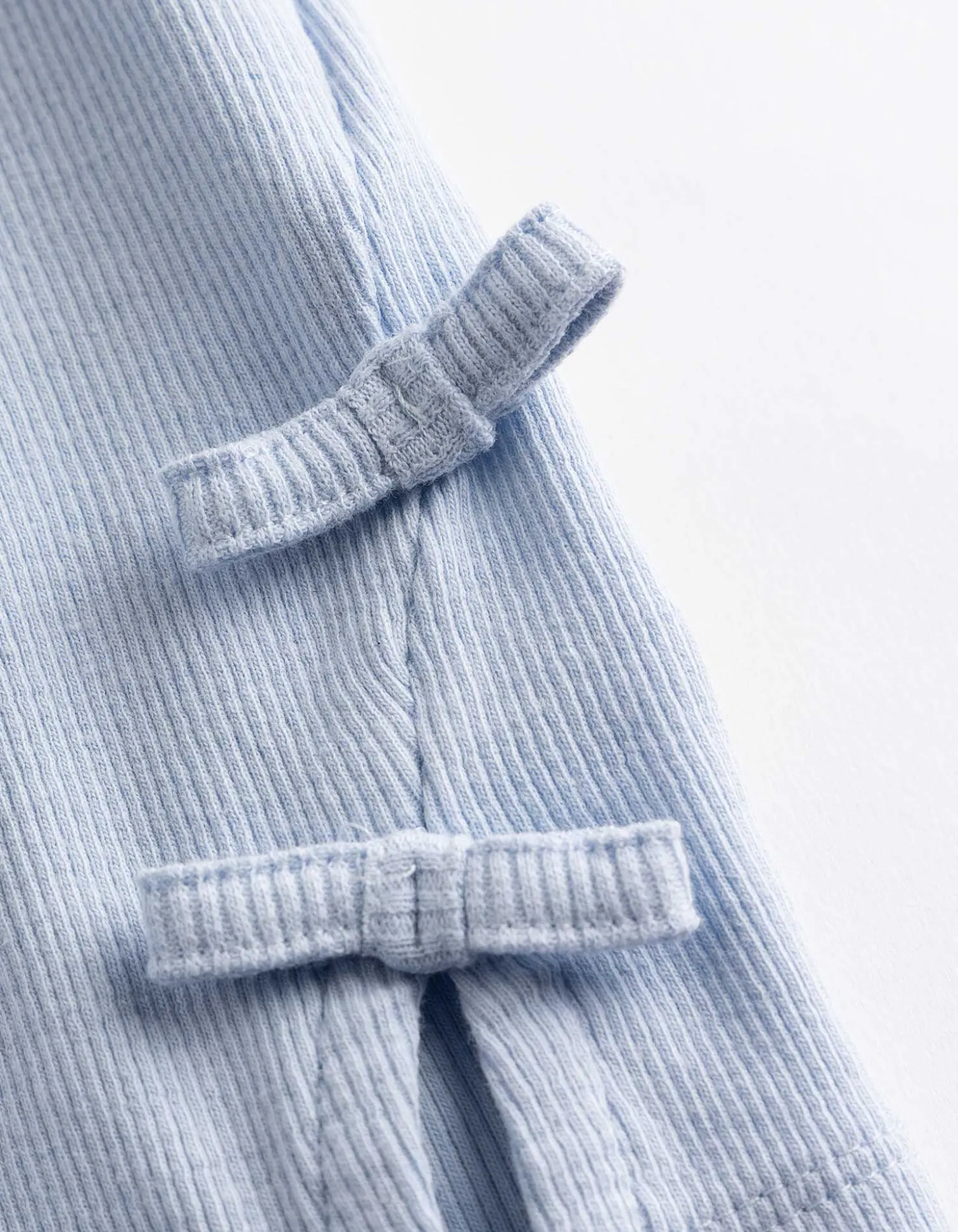 T-Shirt - Schleifenapplikation - hellblau