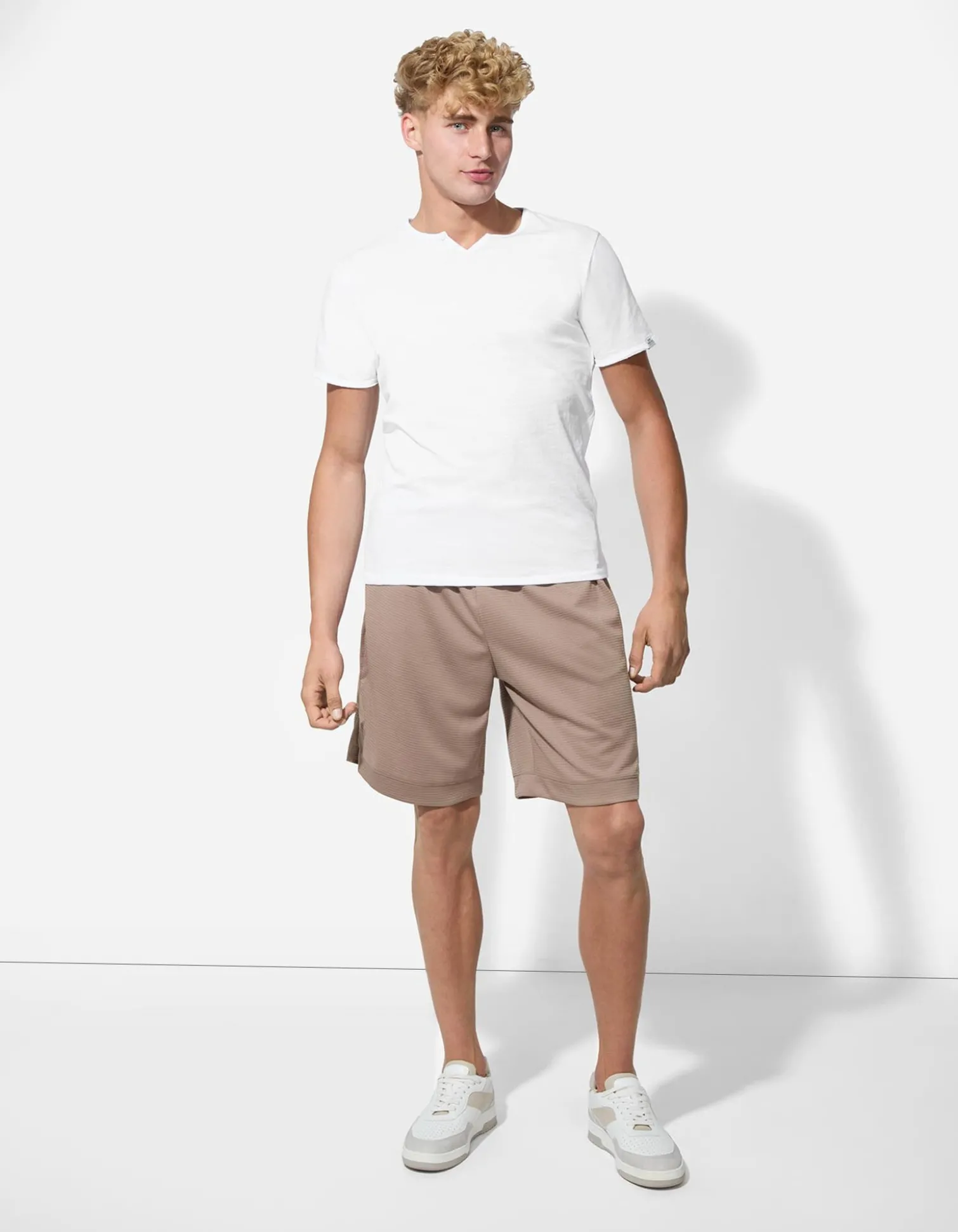 T-Shirt - T-Shirt-Ausschnitt - weiß